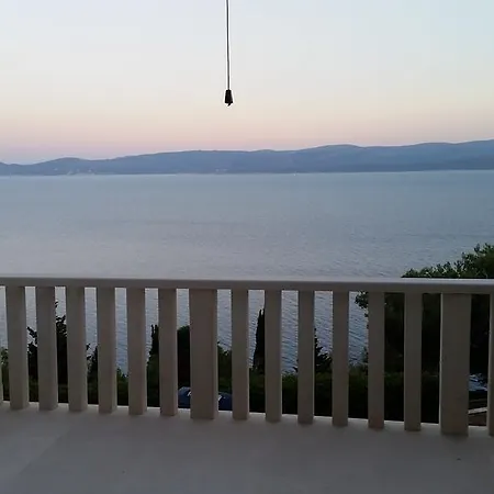 Oksana Apartman Mimice
